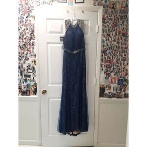 NWOT Dave & Johnny Navy Lace Keyhole Gown Size 6